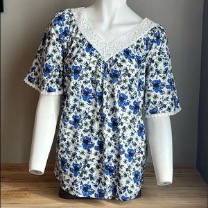 NWT Absolutely Famous Top Size Small